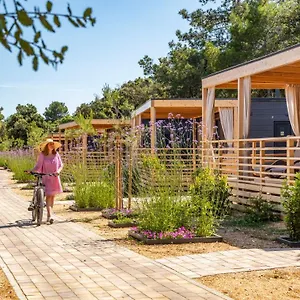 Prázdninový areál Mobile Homes Lopari